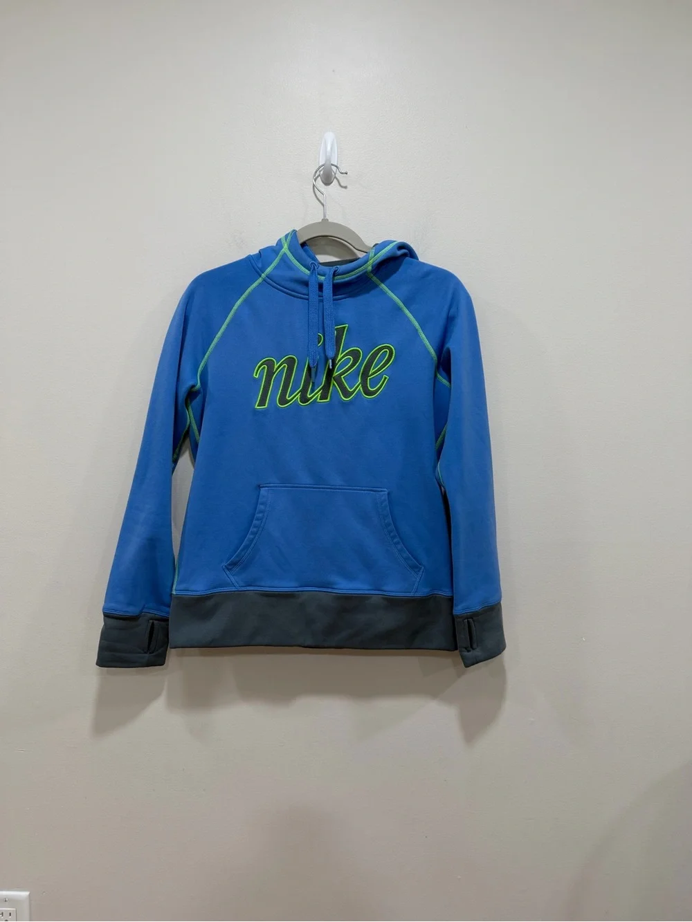 Nike Therma-FIT Pullover Hoodie Women’s Medium